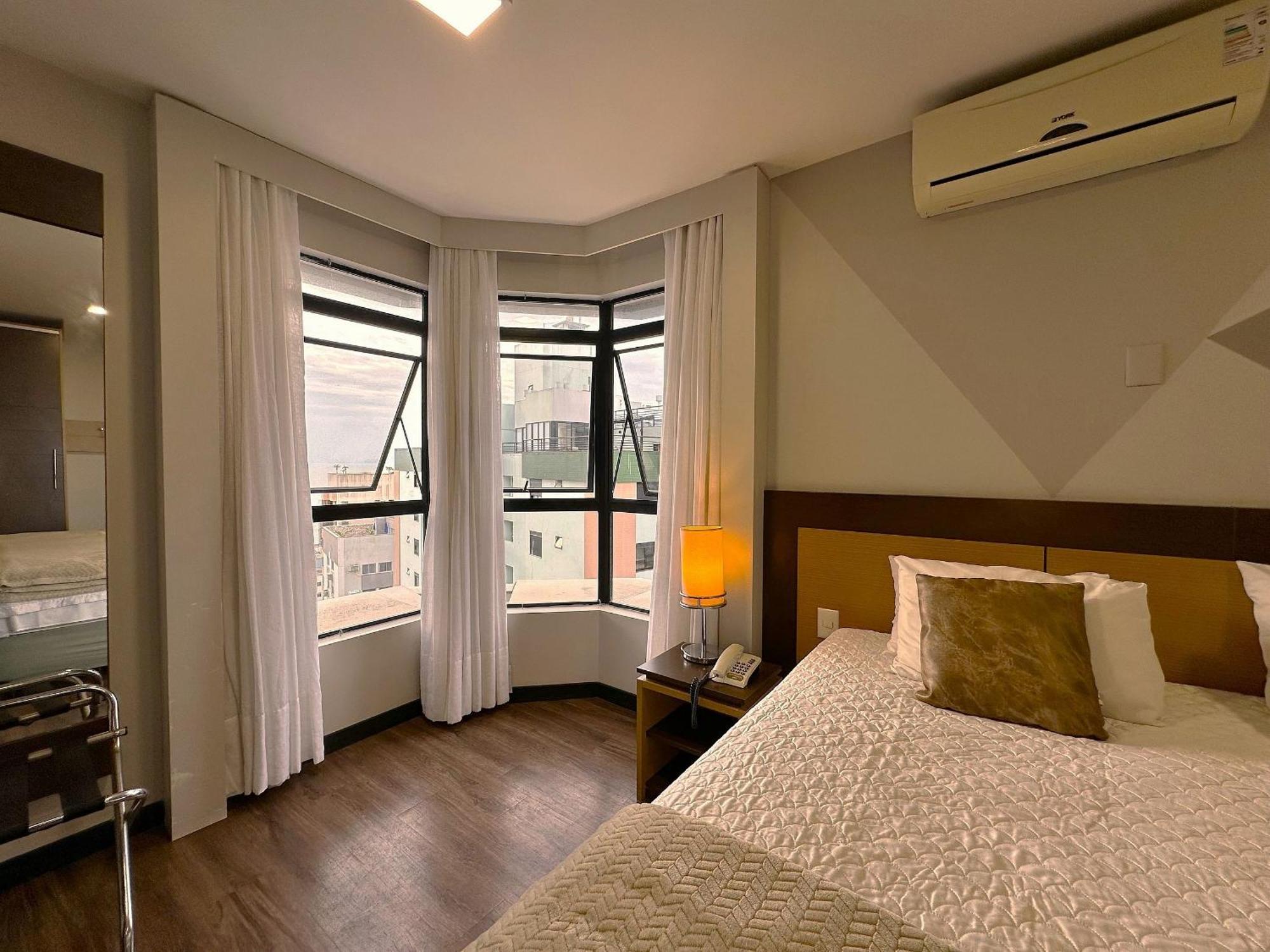 Central Park Flat Residence - Home Time ฟลอเรียนอโปลิส ภายนอก รูปภาพ